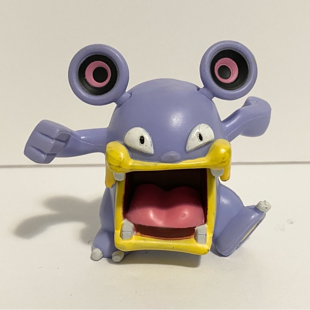 Pokemon Nintendo LOUDRED Deluxe Figure Hasbro Moves Movable Mouth 2005